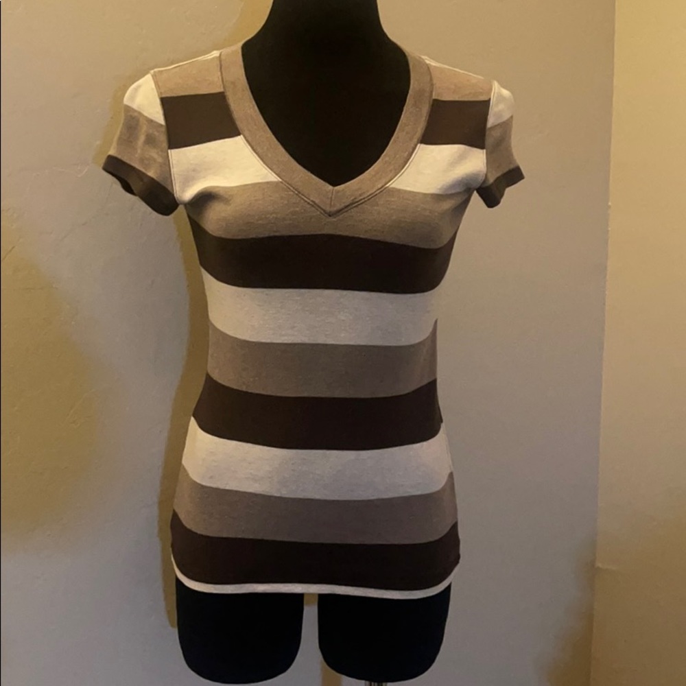 Gap V neck shirt sz M